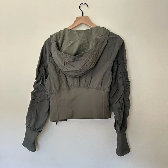 LULULEMON Ruched Ribbed-Waist Jacket - Picture 9 of 9